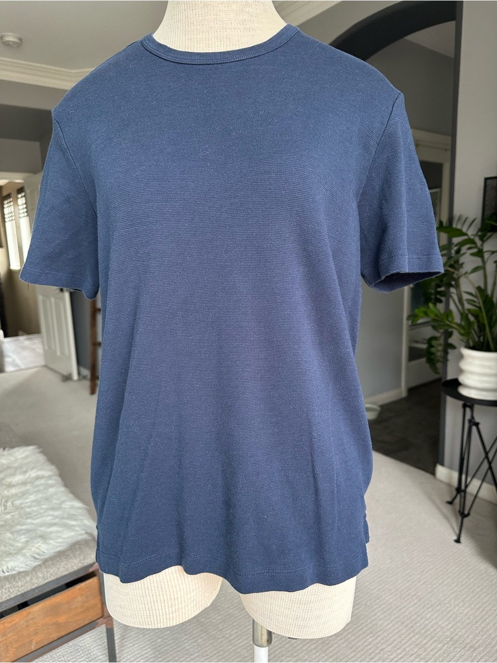 Banana Republic tee shirt women’s navy crew size medium